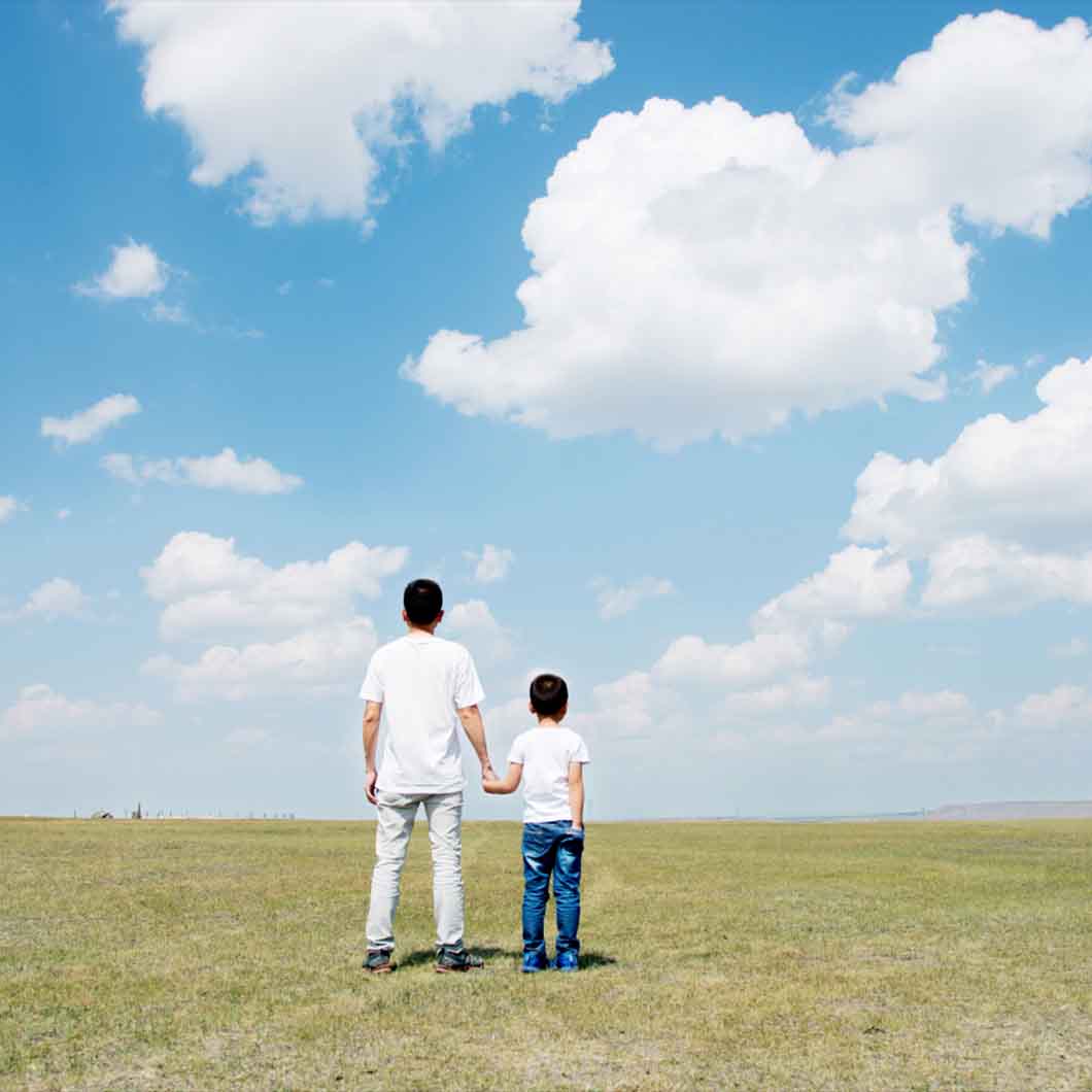 婴幼儿充满好奇心，是小小探险家。他们透过不同的感官来感受、探索周遭世界。