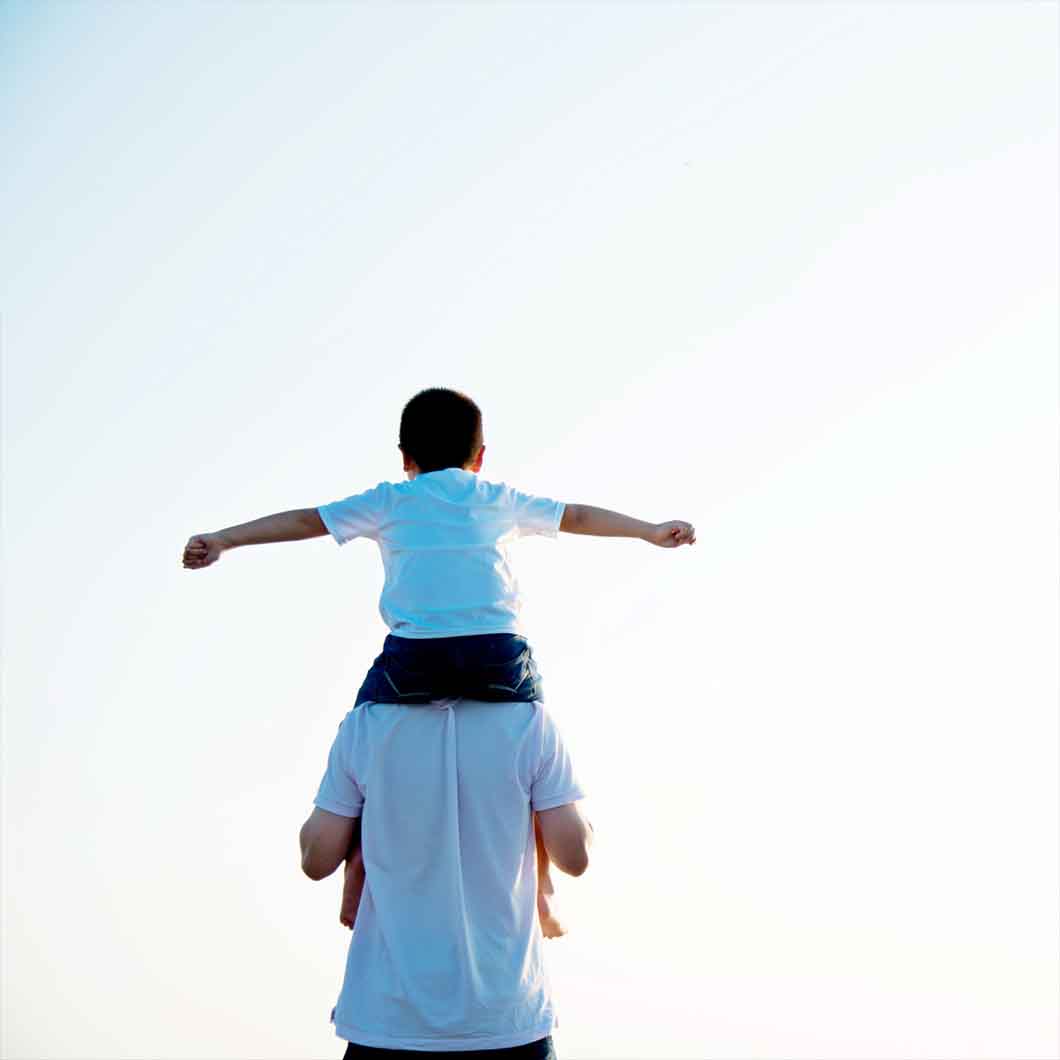 我們一直致力啓導幼兒雨文三语的发展，培育他們成為富有社會责任感和具有國際视野的孩子。